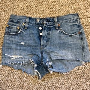 Levi Denim Shorts✨